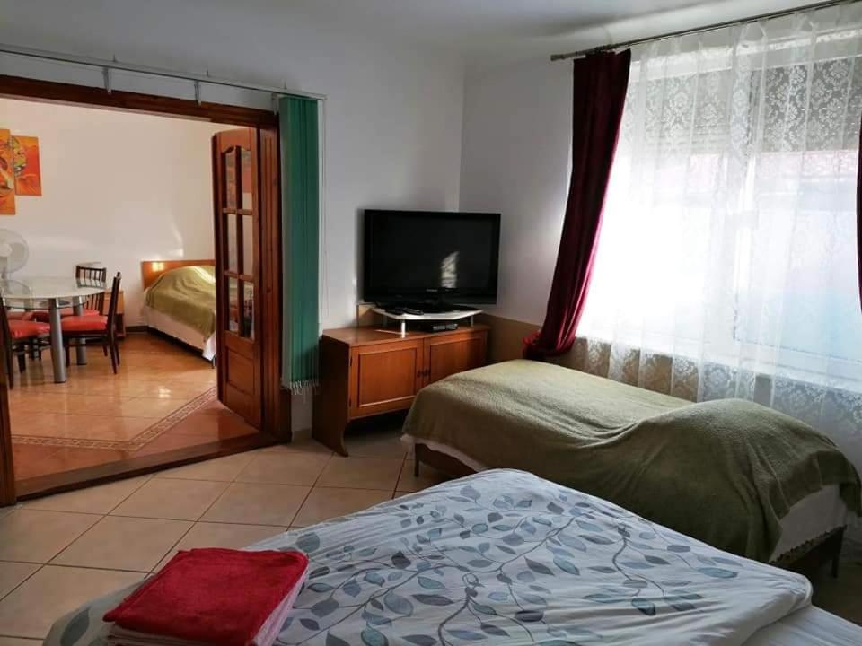 Hostel Pascalis Alesd Ngoại thất bức ảnh